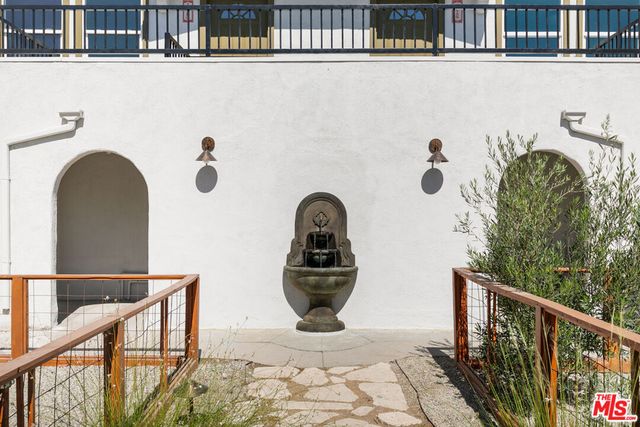 2221 Addison Way, Los Angeles, CA 90041