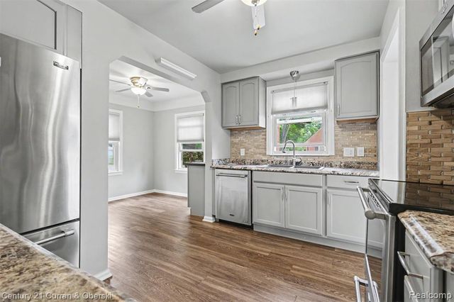 8182 Grayfield Street, Dearborn Heights, MI 48127