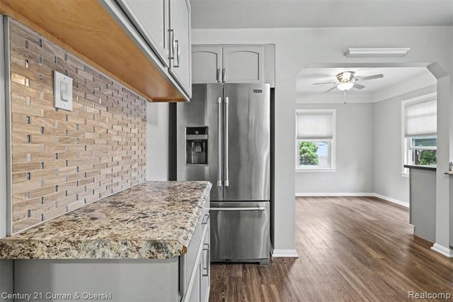 8182 Grayfield Street, Dearborn Heights, MI 48127