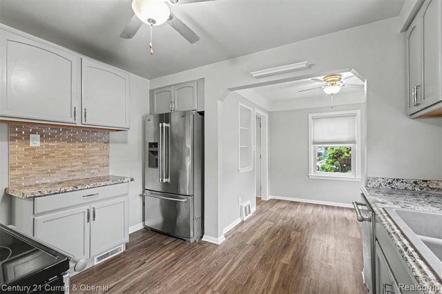 8182 Grayfield Street, Dearborn Heights, MI 48127