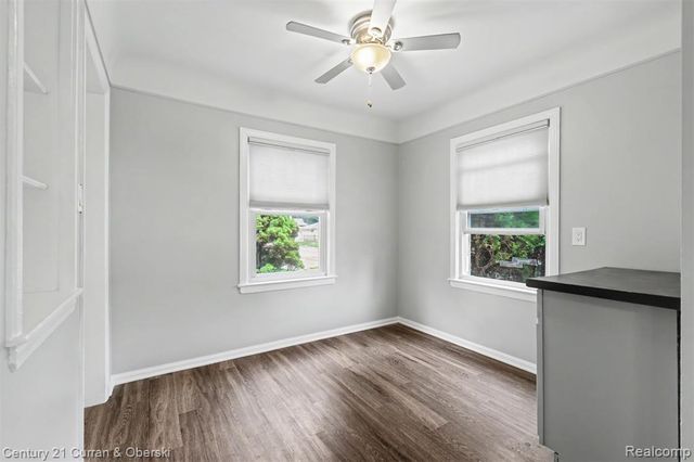 8182 Grayfield Street, Dearborn Heights, MI 48127