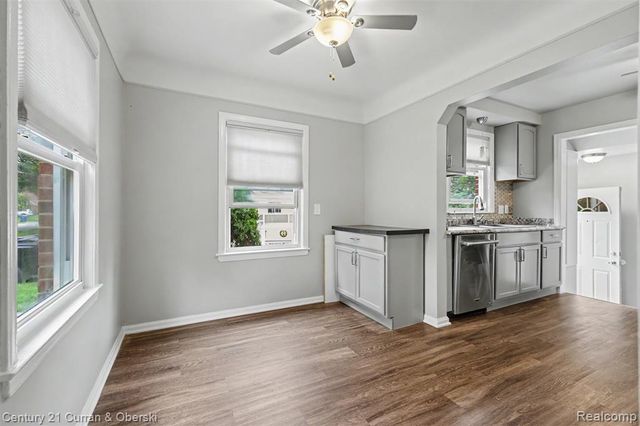 8182 Grayfield Street, Dearborn Heights, MI 48127