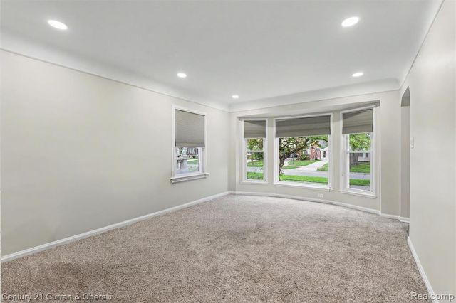 8182 Grayfield Street, Dearborn Heights, MI 48127