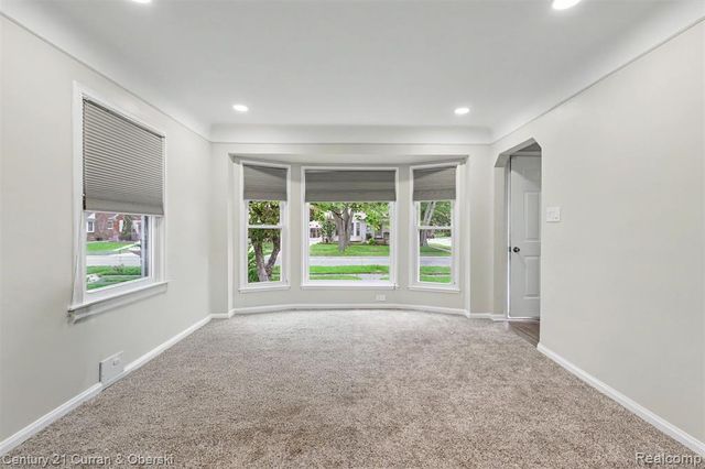 8182 Grayfield Street, Dearborn Heights, MI 48127