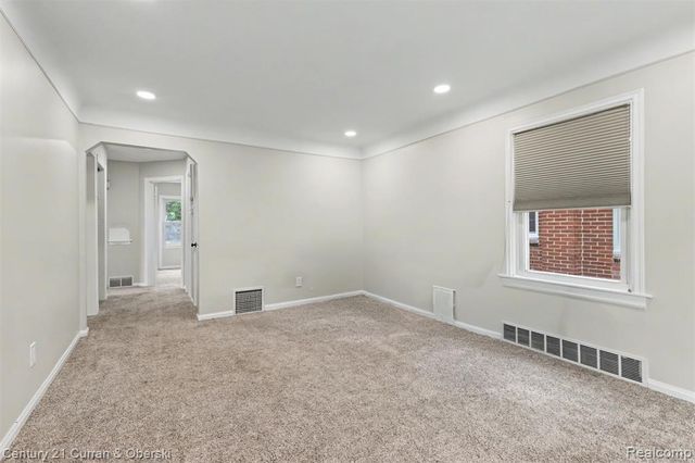 8182 Grayfield Street, Dearborn Heights, MI 48127