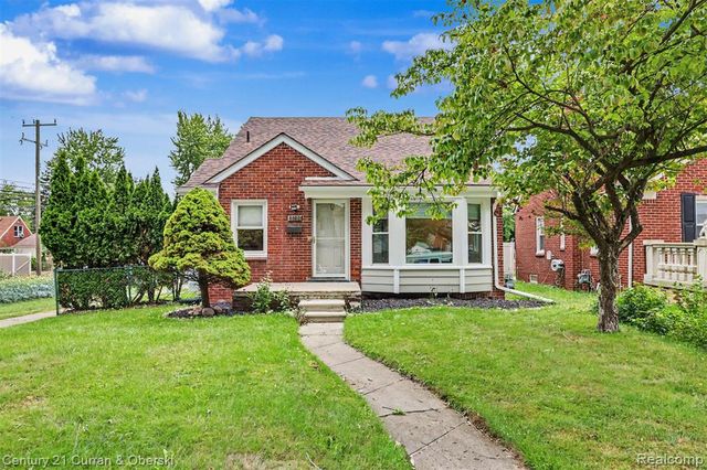 8182 Grayfield Street, Dearborn Heights, MI 48127