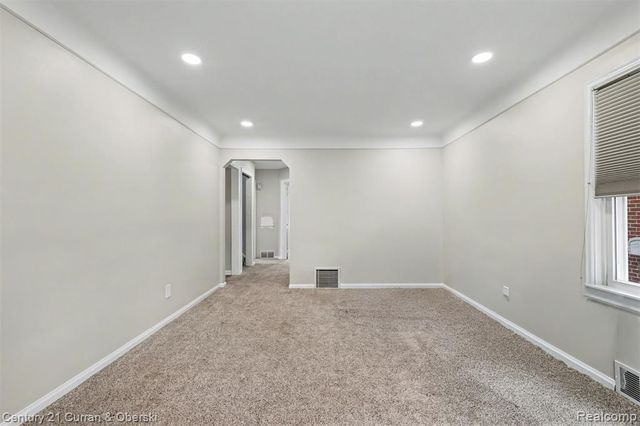 8182 Grayfield Street, Dearborn Heights, MI 48127