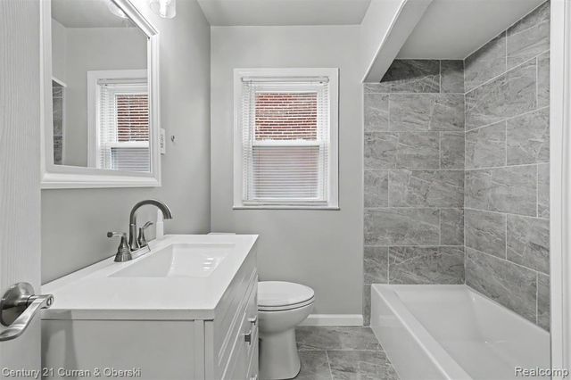 8182 Grayfield Street, Dearborn Heights, MI 48127
