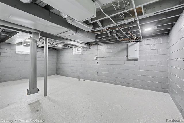 8182 Grayfield Street, Dearborn Heights, MI 48127