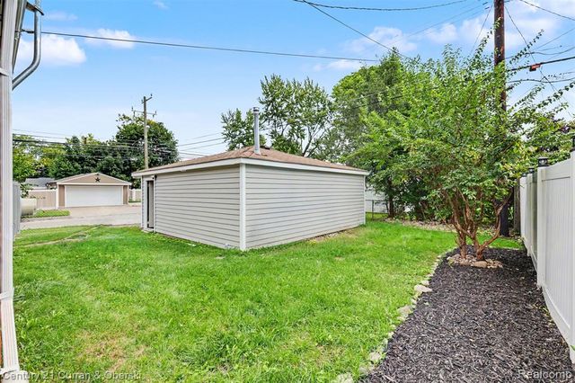 8182 Grayfield Street, Dearborn Heights, MI 48127