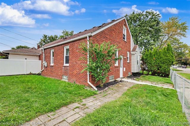 8182 Grayfield Street, Dearborn Heights, MI 48127