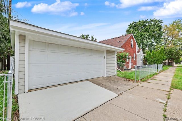 8182 Grayfield Street, Dearborn Heights, MI 48127