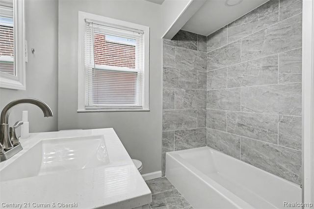 8182 Grayfield Street, Dearborn Heights, MI 48127