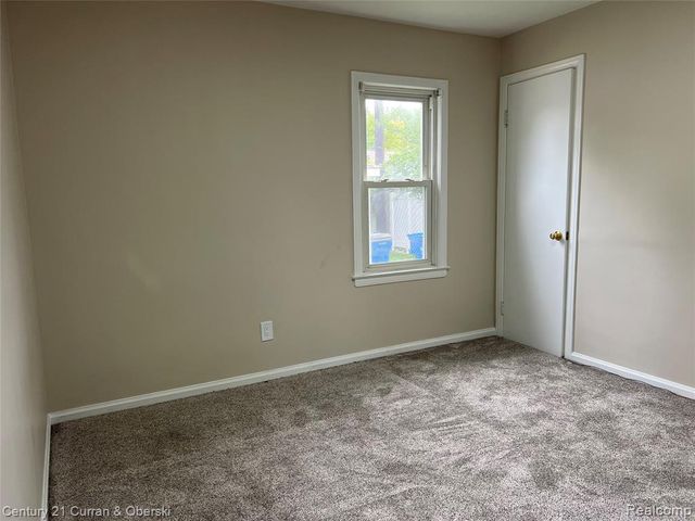 8182 Grayfield Street, Dearborn Heights, MI 48127