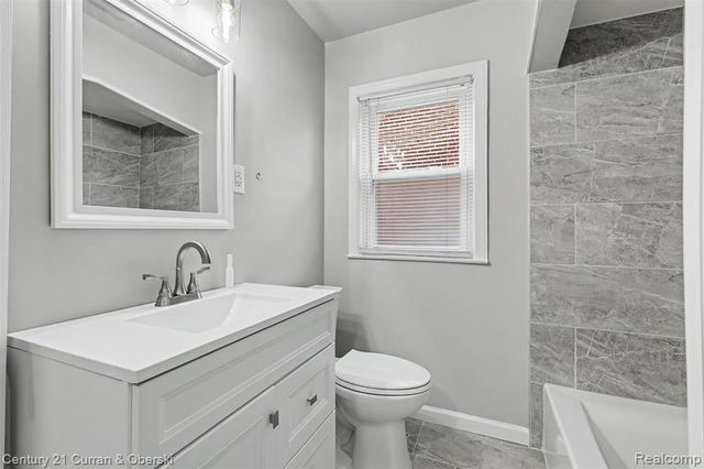 8182 Grayfield Street, Dearborn Heights, MI 48127