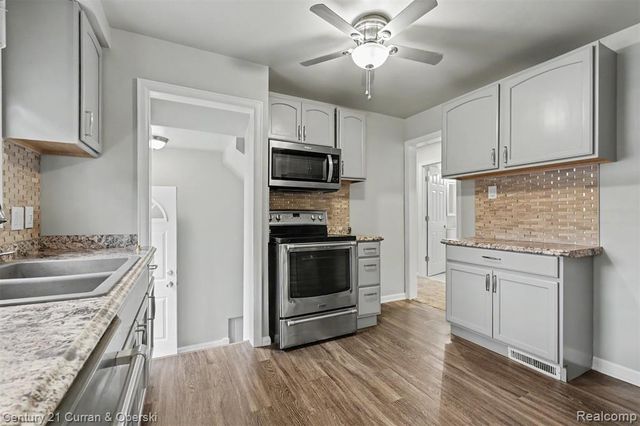 8182 Grayfield Street, Dearborn Heights, MI 48127