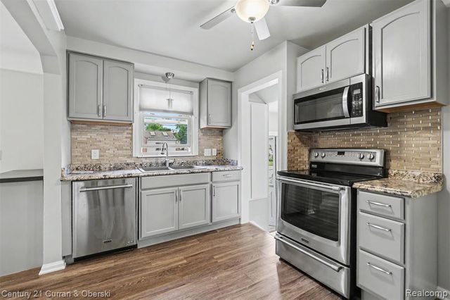 8182 Grayfield Street, Dearborn Heights, MI 48127