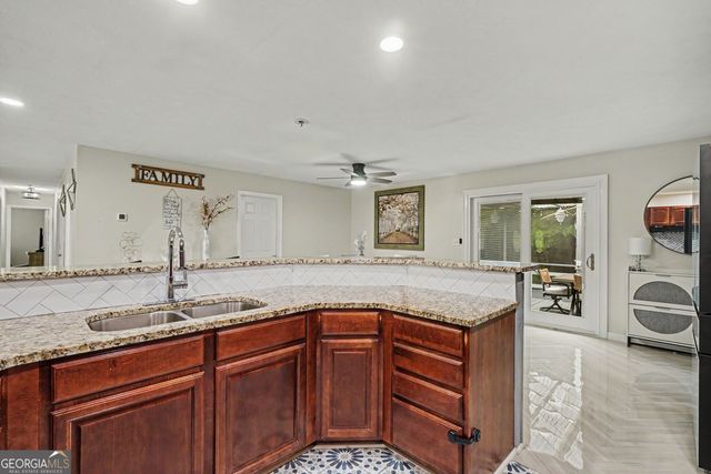 900 Stone Lea Trace, Oxford, GA 30054