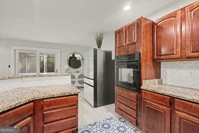 900 Stone Lea Trace, Oxford, GA 30054
