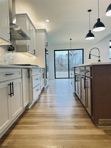 16420 Sleepy Hollow Drive, Fenton, MI 48430