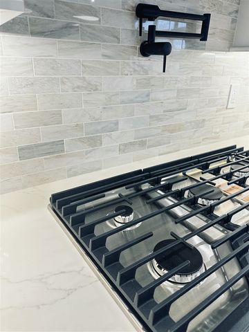 16420 Sleepy Hollow Drive, Fenton, MI 48430