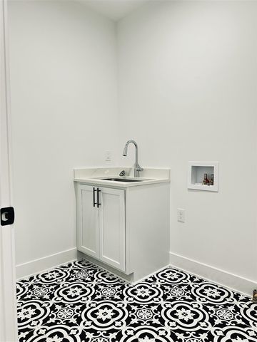 16420 Sleepy Hollow Drive, Fenton, MI 48430