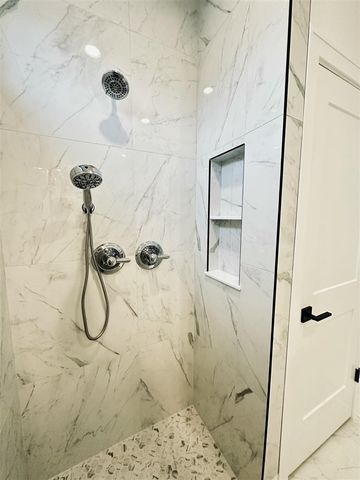 16420 Sleepy Hollow Drive, Fenton, MI 48430