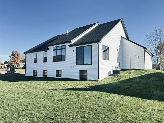 16420 Sleepy Hollow Drive, Fenton, MI 48430