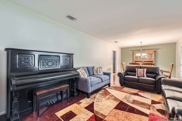 149 Bluet, Castle Hills, TX 78213