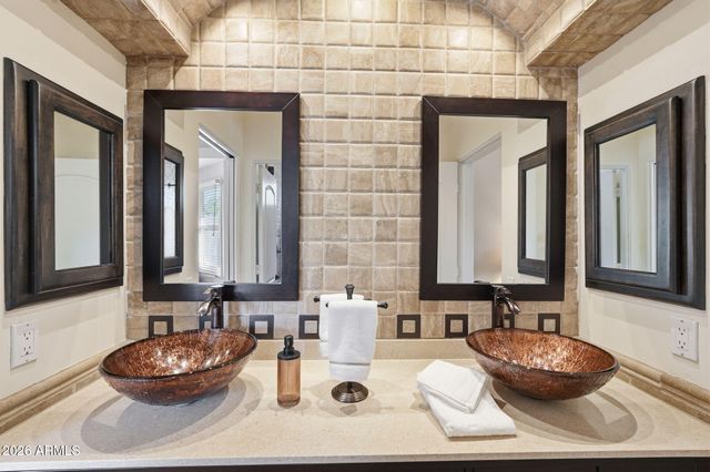 700 N DOBSON Road 33, Chandler, AZ 85224