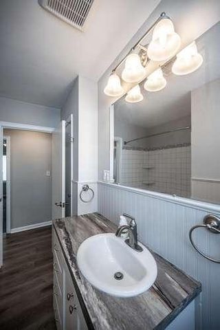 736 3rd Avenue E, Shakopee, MN 55379