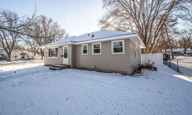 736 3rd Avenue E, Shakopee, MN 55379