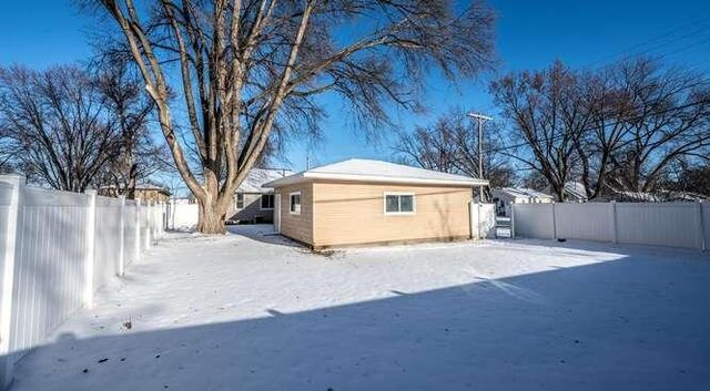 736 3rd Avenue E, Shakopee, MN 55379