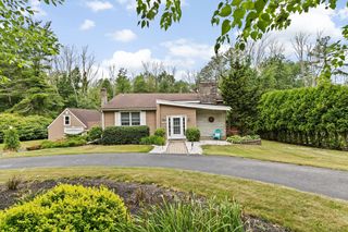190 Holmes St, Hanson, MA 02341