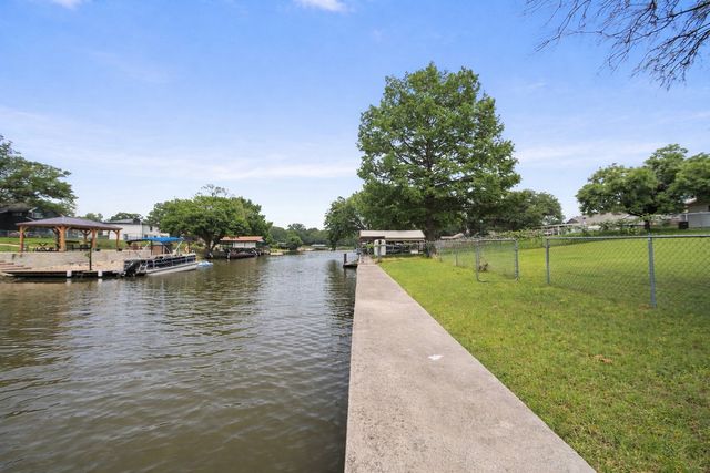 12020 Younger Court, Azle, TX 76020