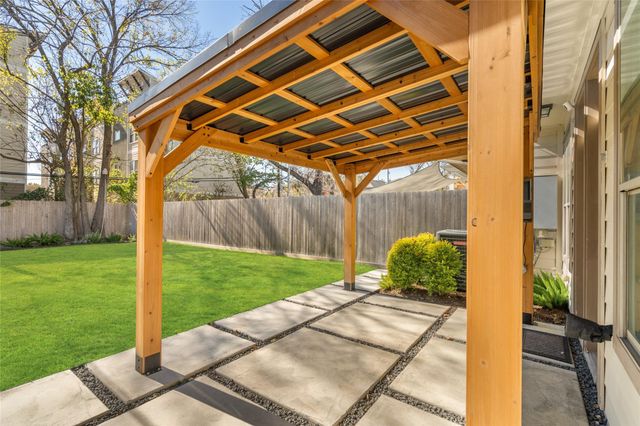 826 W 26th Street A, Houston, TX 77008