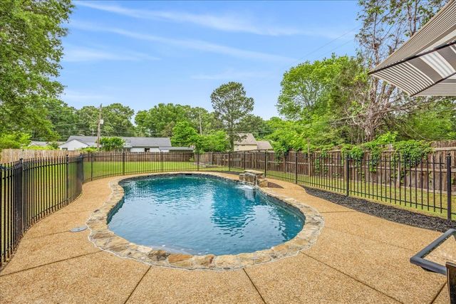 716 LAWNCREST CV, Collierville, TN 38017