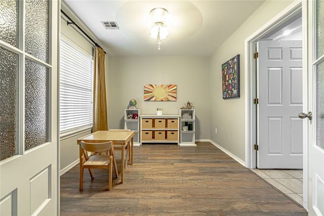 1807 SW Pine Avenue, Bentonville, AR 72713