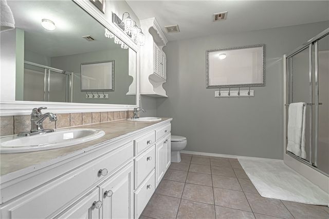 1807 SW Pine Avenue, Bentonville, AR 72713