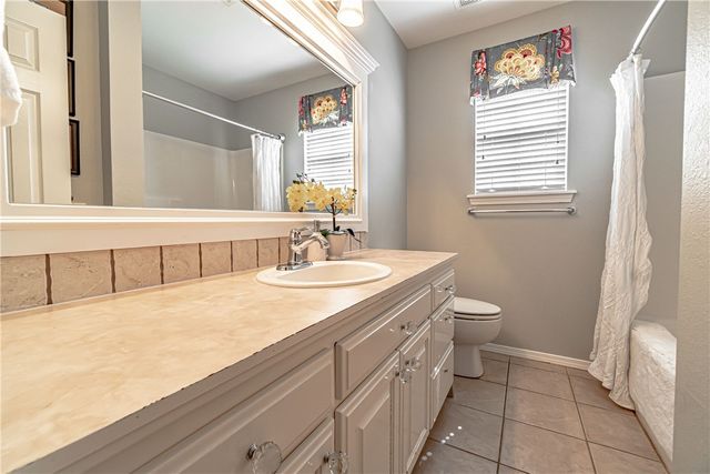 1807 SW Pine Avenue, Bentonville, AR 72713