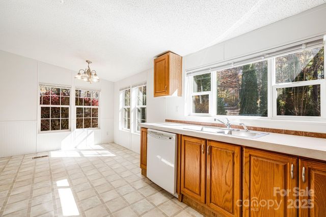 20 Luckenbach Drive, Fairview, NC 28730