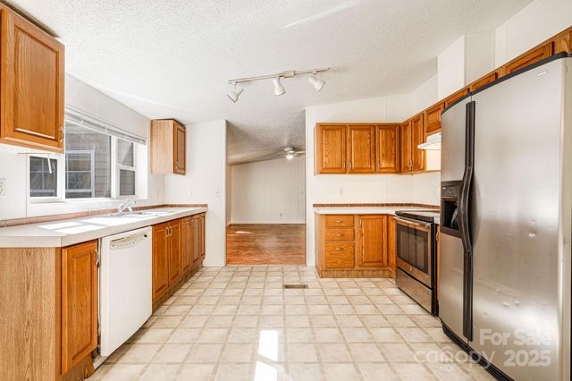 20 Luckenbach Drive, Fairview, NC 28730