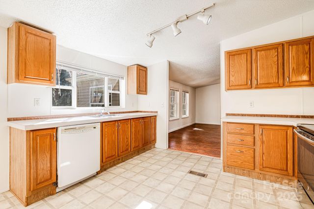 20 Luckenbach Drive, Fairview, NC 28730