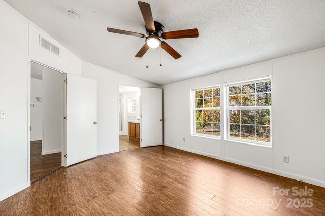 20 Luckenbach Drive, Fairview, NC 28730