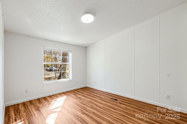 20 Luckenbach Drive, Fairview, NC 28730