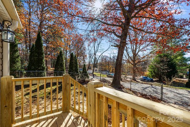 20 Luckenbach Drive, Fairview, NC 28730