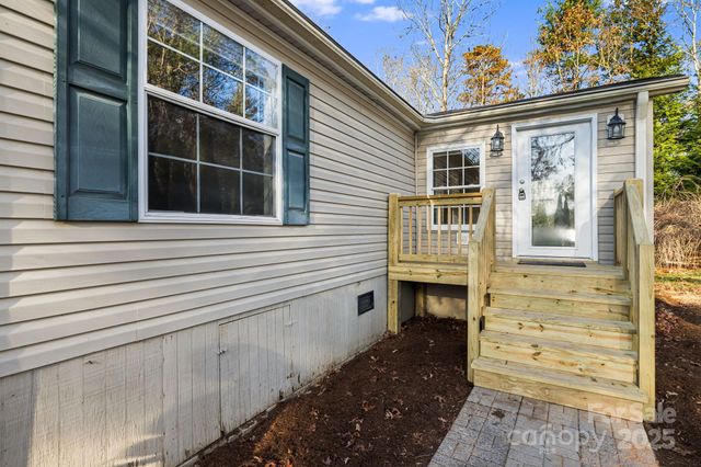 20 Luckenbach Drive, Fairview, NC 28730