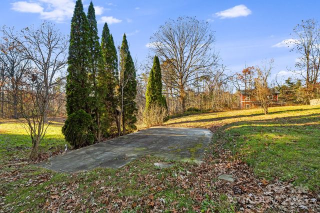 20 Luckenbach Drive, Fairview, NC 28730
