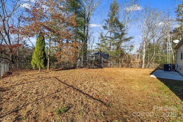 20 Luckenbach Drive, Fairview, NC 28730