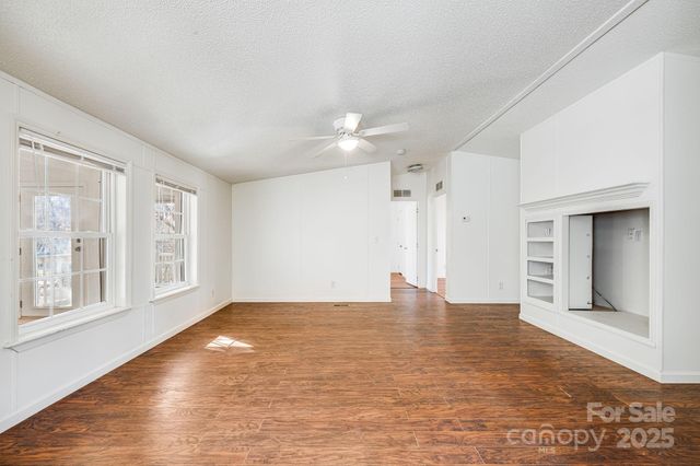 20 Luckenbach Drive, Fairview, NC 28730